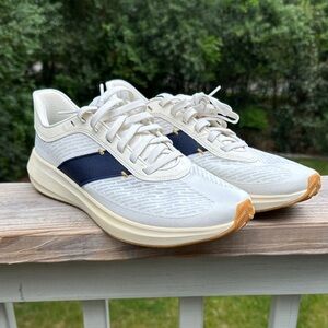 NWOT Tracksmith Elliot Runner White Mesh Sneakers with Navy Stripe and Tan Toe